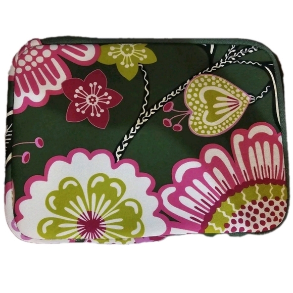 Haute Shore Neoprene Travel Bag W/Zipper, Dark Green Camo Black Red Key Chain - Picture 5 of 5